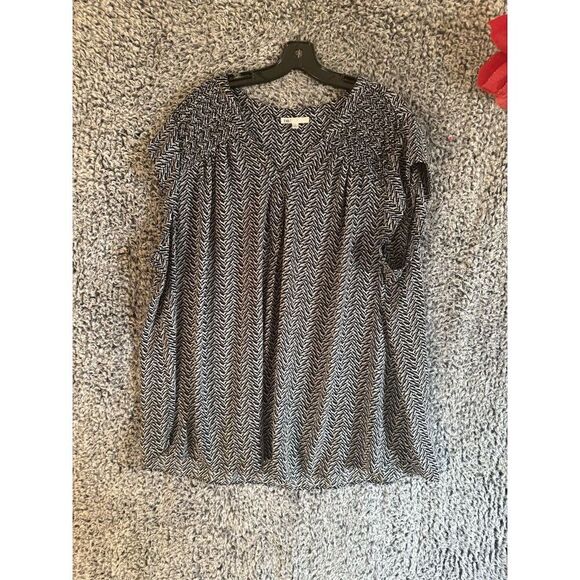 Daniel Rainn Women's 4X Black Geometric V-Neck Short Sleeve Blouse - Picture 5 of 8